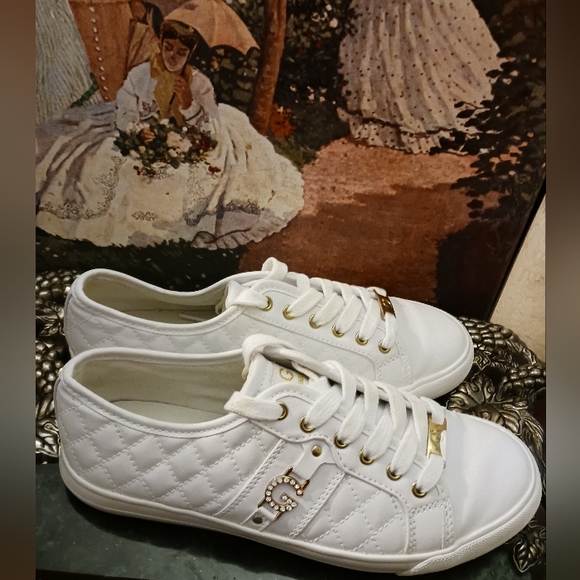 👟👟GBG Guess Women’s White Leather 🧦Quilted Pattern Shoes Size 8M.🧢🛍🎁 - Picture 6 of 14